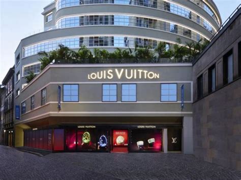 spaccio louis vuitton toscana|Louis Vuitton, in Toscana il nuovo sito di produzione: il primo in .